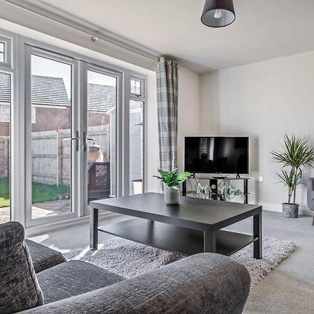 Beautiful And Comfortable Home Away From Home With Free Parking, Fast Wifi And White Crisp Hotel Standard Linen Hosted By Our Home Short Stays 노샘프턴 외부 사진
