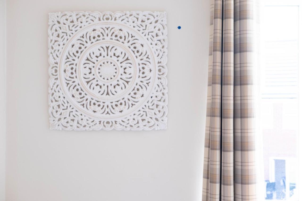 Beautiful And Comfortable Home Away From Home With Free Parking, Fast Wifi And White Crisp Hotel Standard Linen Hosted By Our Home Short Stays 노샘프턴 외부 사진