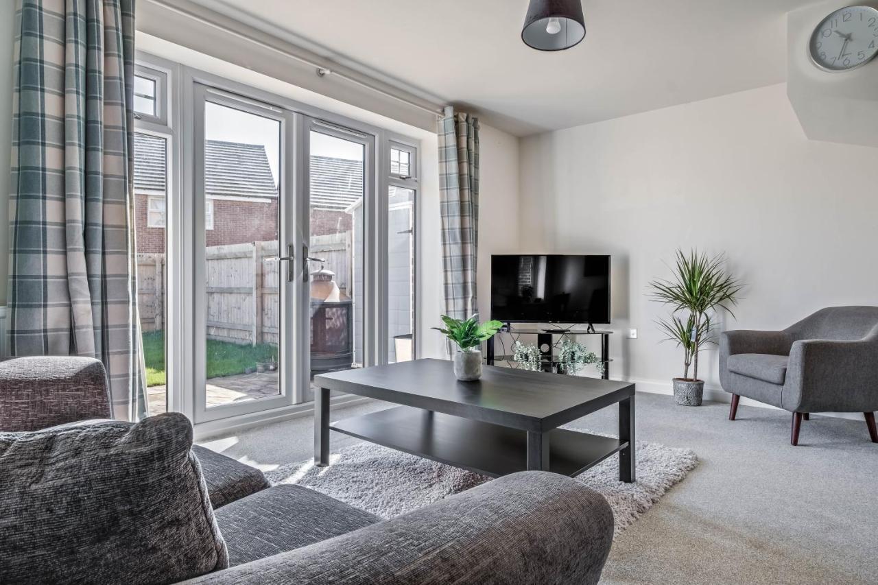 Beautiful And Comfortable Home Away From Home With Free Parking, Fast Wifi And White Crisp Hotel Standard Linen Hosted By Our Home Short Stays 노샘프턴 외부 사진