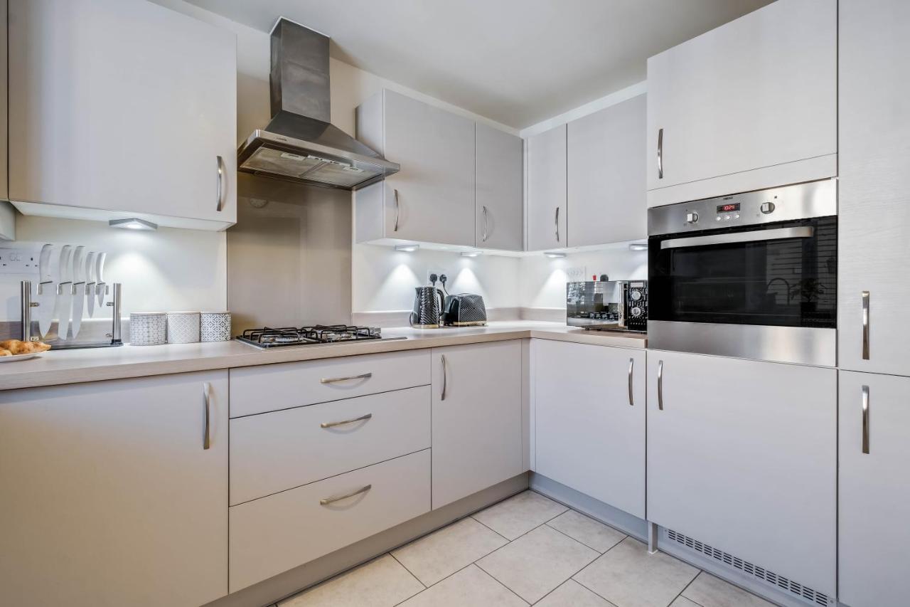 Beautiful And Comfortable Home Away From Home With Free Parking, Fast Wifi And White Crisp Hotel Standard Linen Hosted By Our Home Short Stays 노샘프턴 외부 사진