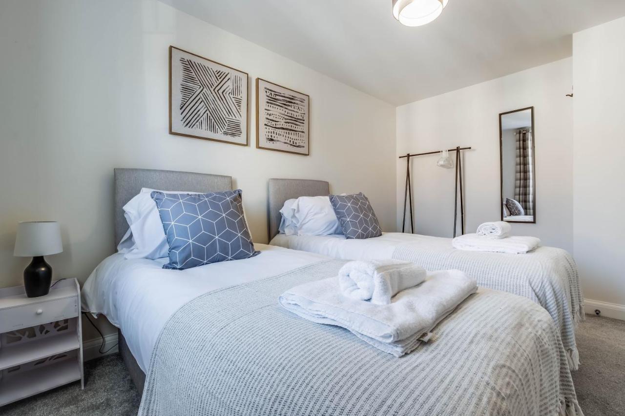 Beautiful And Comfortable Home Away From Home With Free Parking, Fast Wifi And White Crisp Hotel Standard Linen Hosted By Our Home Short Stays 노샘프턴 외부 사진
