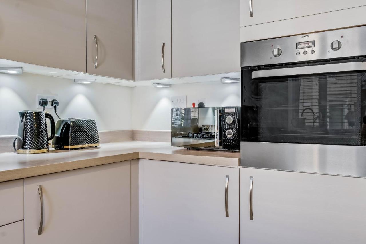 Beautiful And Comfortable Home Away From Home With Free Parking, Fast Wifi And White Crisp Hotel Standard Linen Hosted By Our Home Short Stays 노샘프턴 외부 사진