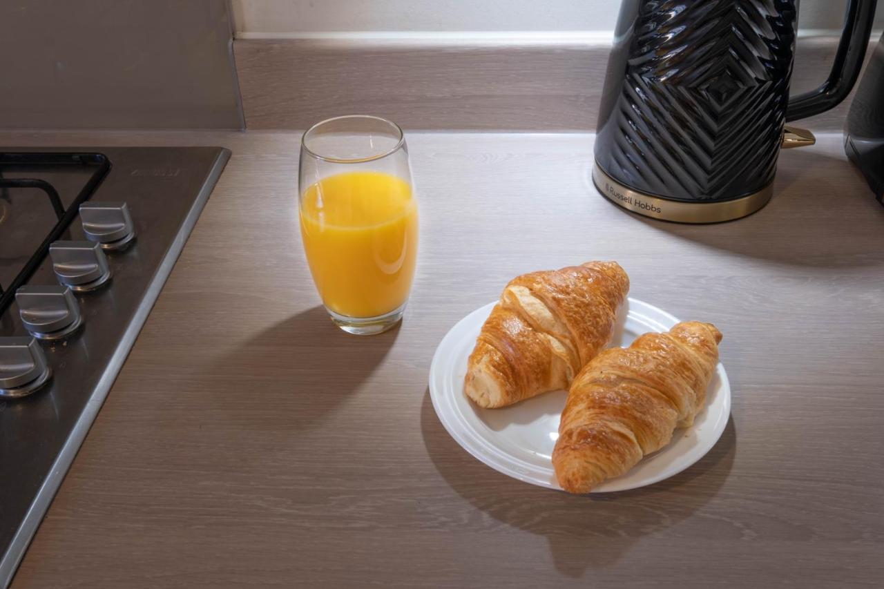 Beautiful And Comfortable Home Away From Home With Free Parking, Fast Wifi And White Crisp Hotel Standard Linen Hosted By Our Home Short Stays 노샘프턴 외부 사진