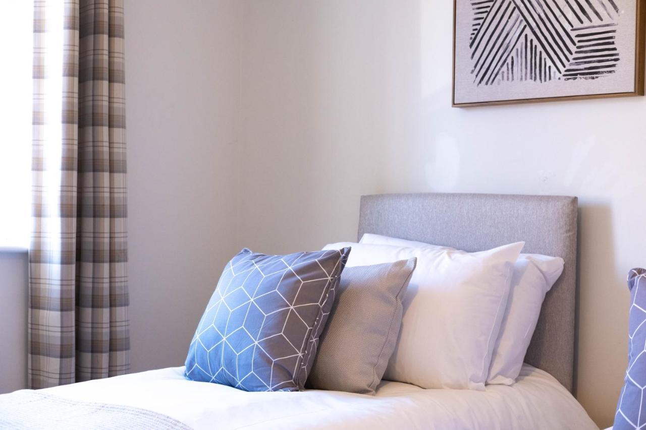 Beautiful And Comfortable Home Away From Home With Free Parking, Fast Wifi And White Crisp Hotel Standard Linen Hosted By Our Home Short Stays 노샘프턴 외부 사진
