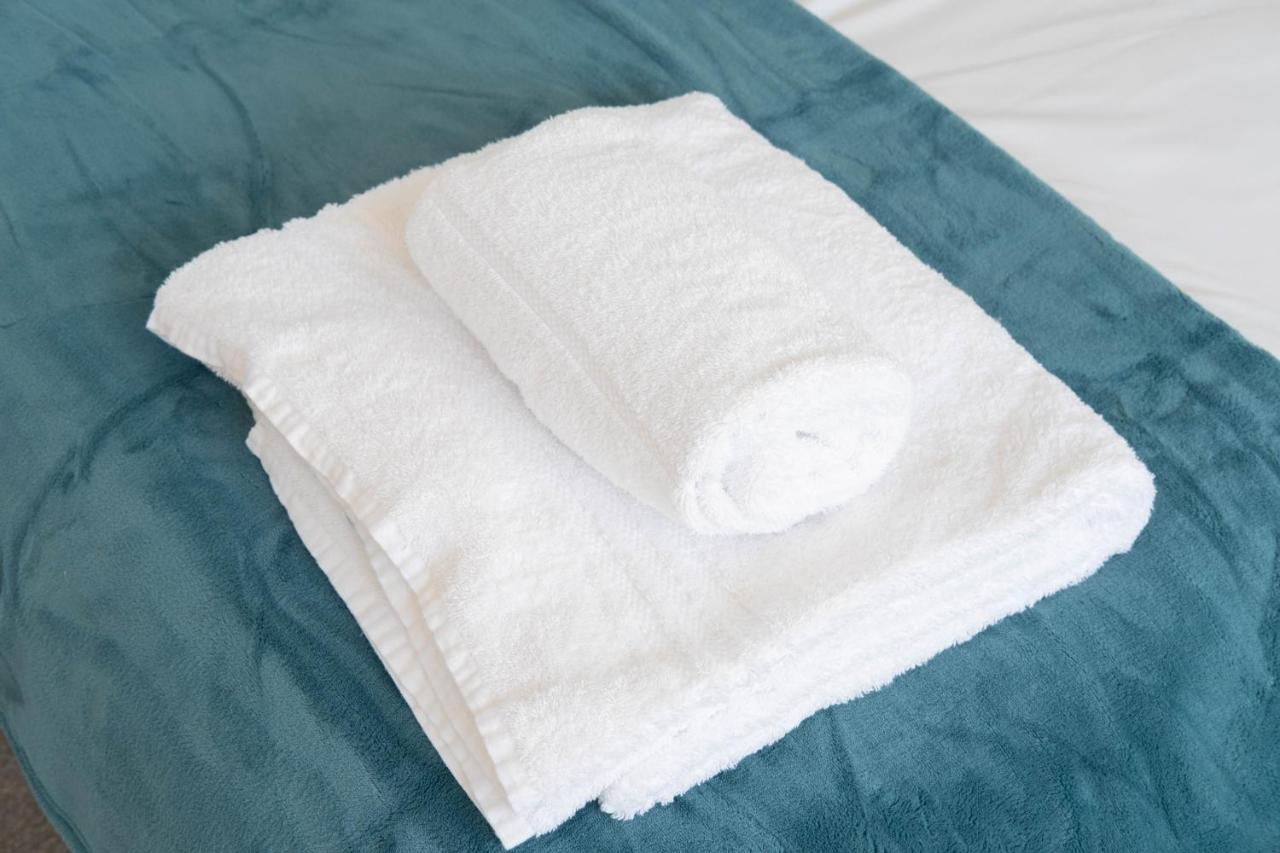 Beautiful And Comfortable Home Away From Home With Free Parking, Fast Wifi And White Crisp Hotel Standard Linen Hosted By Our Home Short Stays 노샘프턴 외부 사진