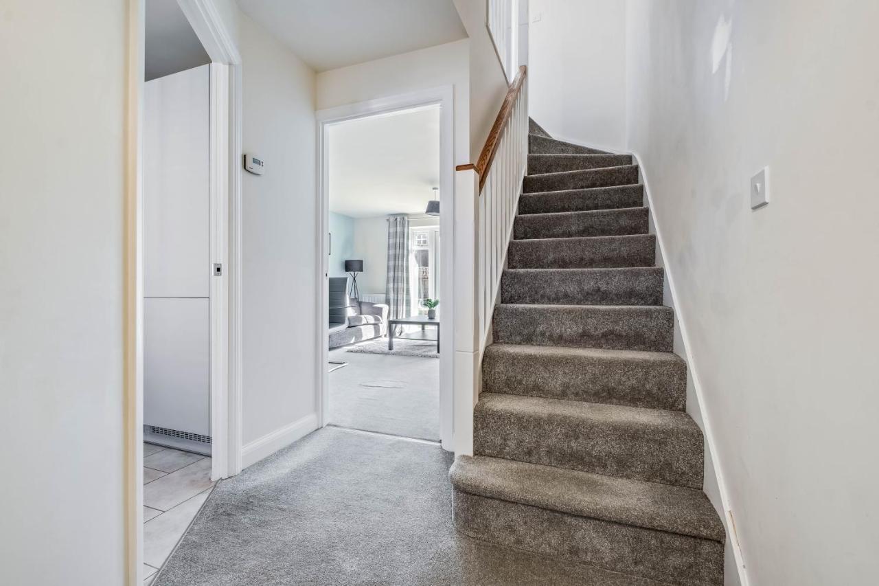 Beautiful And Comfortable Home Away From Home With Free Parking, Fast Wifi And White Crisp Hotel Standard Linen Hosted By Our Home Short Stays 노샘프턴 외부 사진