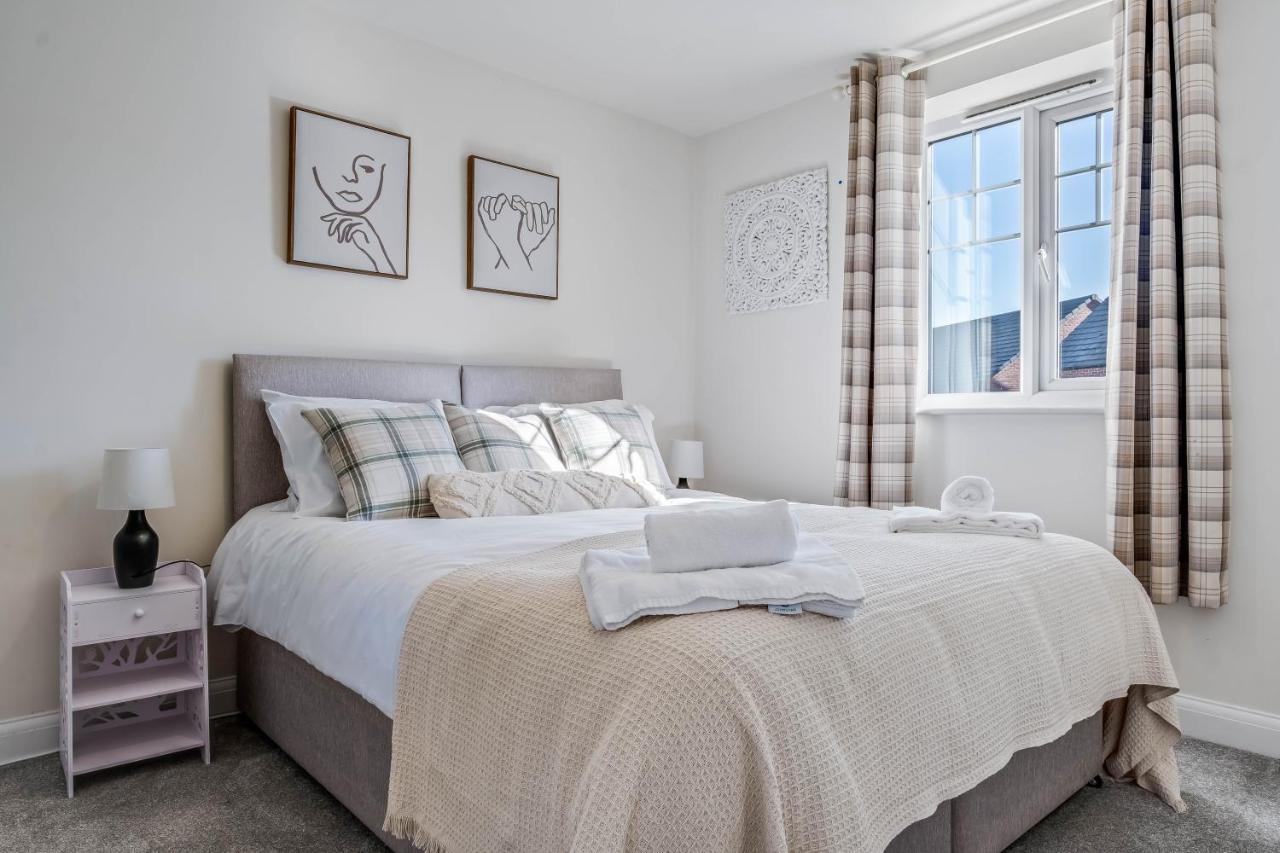 Beautiful And Comfortable Home Away From Home With Free Parking, Fast Wifi And White Crisp Hotel Standard Linen Hosted By Our Home Short Stays 노샘프턴 외부 사진