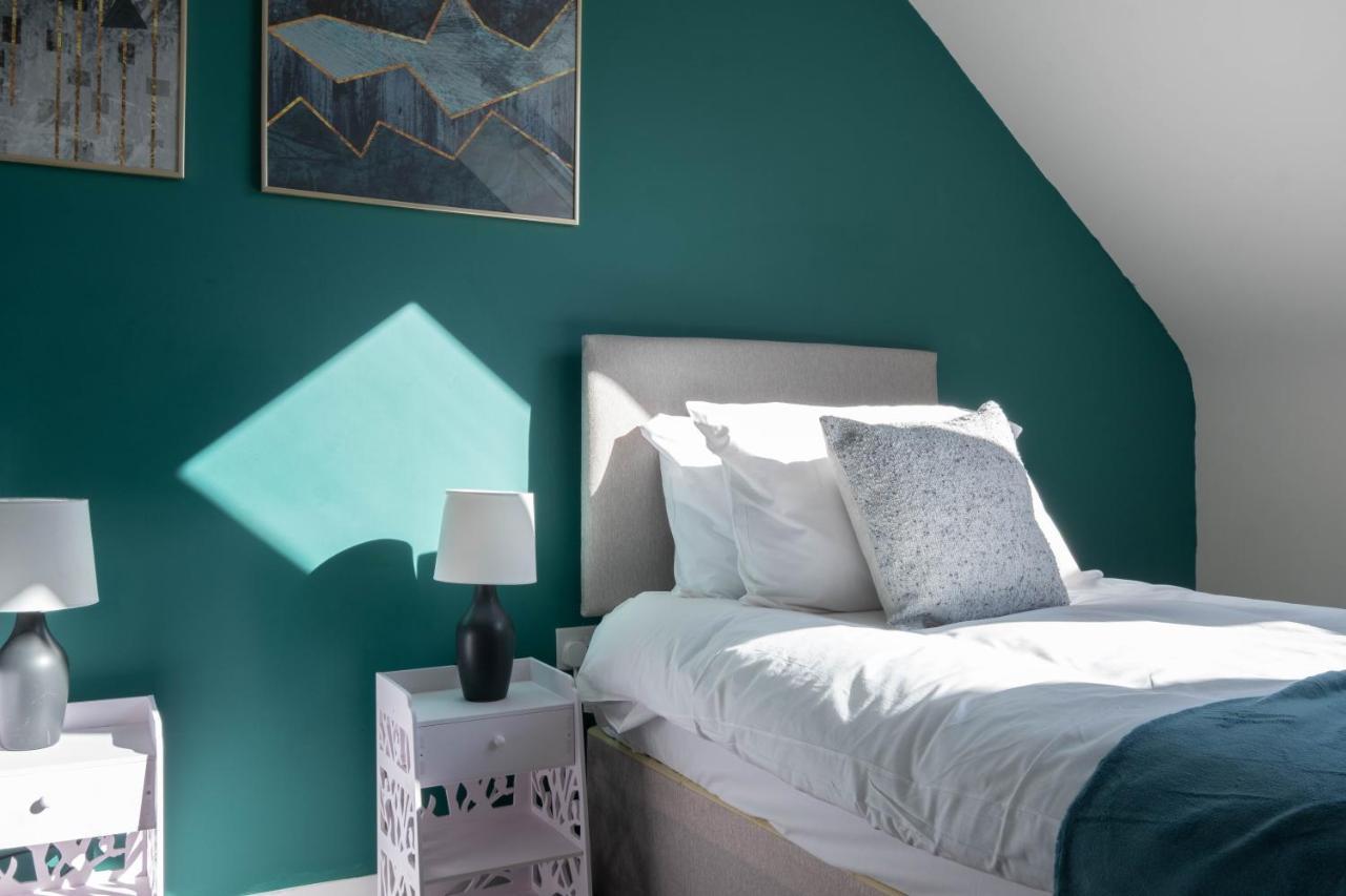 Beautiful And Comfortable Home Away From Home With Free Parking, Fast Wifi And White Crisp Hotel Standard Linen Hosted By Our Home Short Stays 노샘프턴 외부 사진